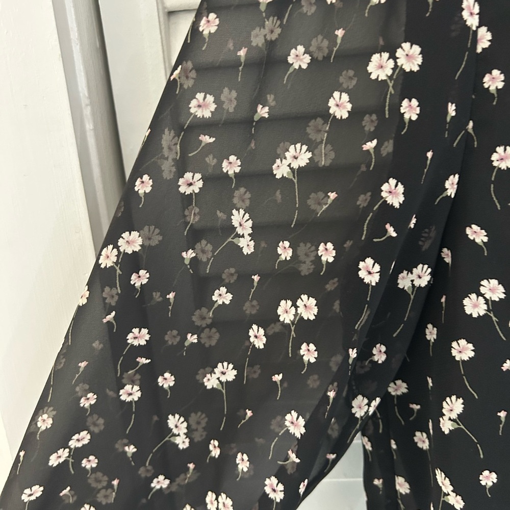 Alice Blue Black and White Floral Blouse - Picture 5 of 10